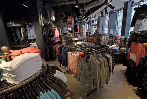 Tous les magasins Superdry à Paris en France .